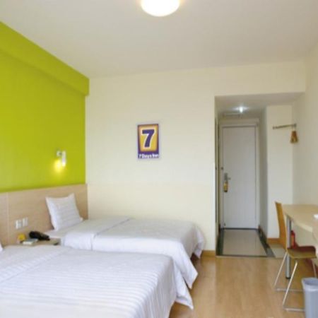 7 Days Inn Guangzhou Tianhe Yantang Metro Branch Ngoại thất bức ảnh