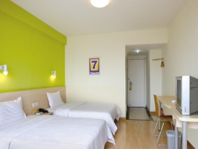 7 Days Inn Guangzhou Tianhe Yantang Metro Branch Ngoại thất bức ảnh