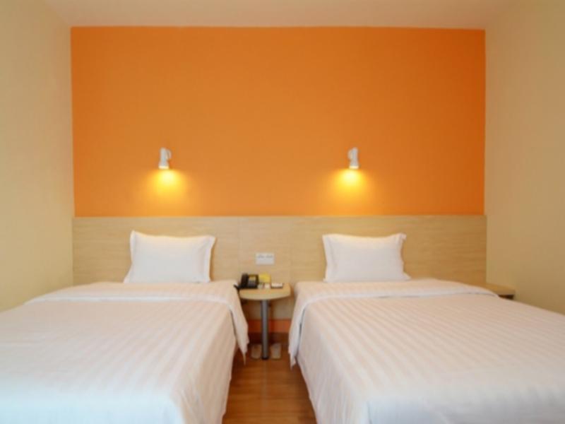 7 Days Inn Guangzhou Tianhe Yantang Metro Branch Ngoại thất bức ảnh